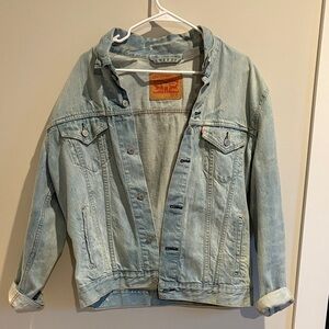 Levi's Oversized Classic Light Blue Denim Jacket